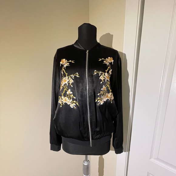 Harlowe & Graham Jackets & Blazers - Silky Bomber with charming embroidery size 6